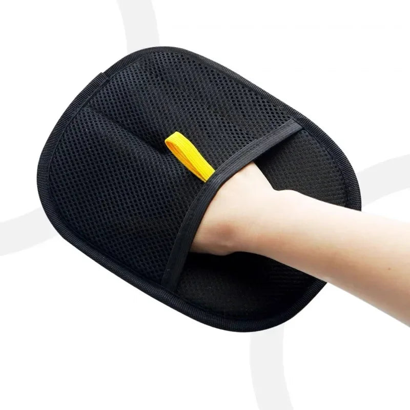 Revolutionary Pet Grooming Gloves - Effortlessly Remove Dog & Cat Hair from Furniture & Clothing!
